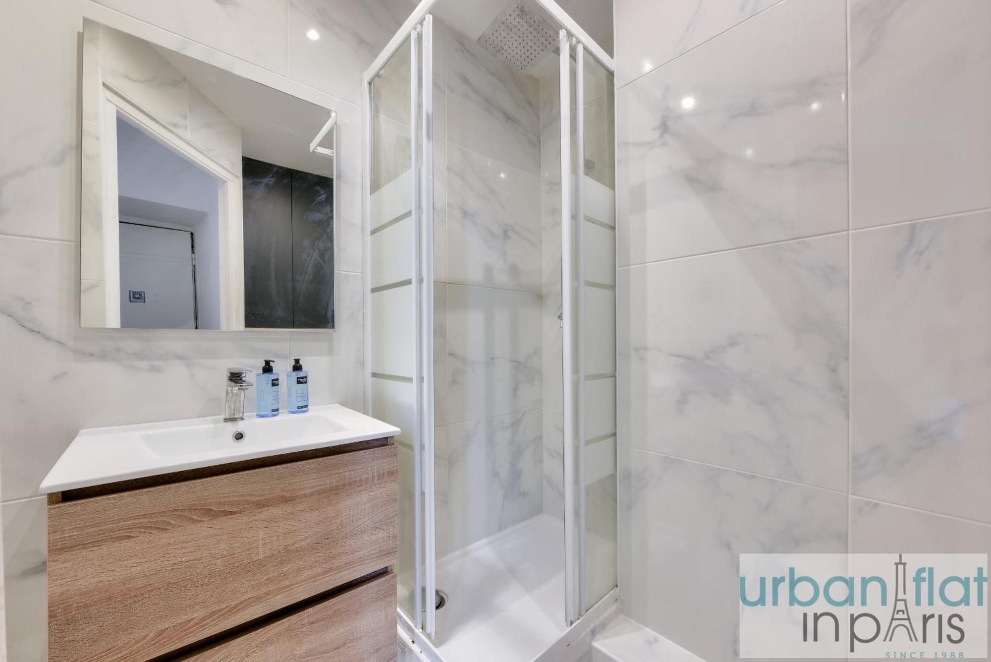 04 Best Flat Montorgeuil 3 Париж Екстериор снимка
